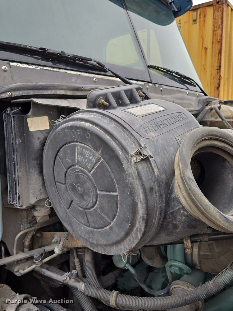 image for item EE8527 2003 Freightliner CST120 semi truck