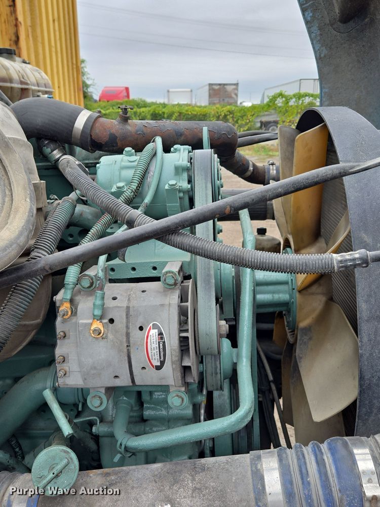 image for item EE8527 2003 Freightliner CST120 semi truck