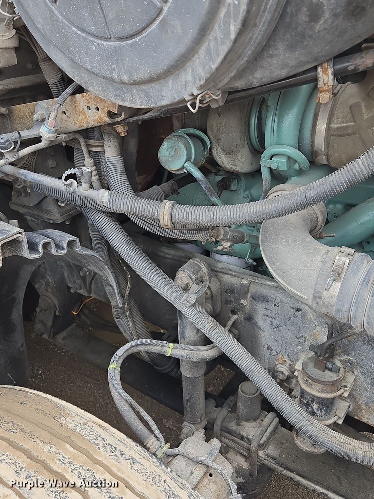 image for item EE8527 2003 Freightliner CST120 semi truck