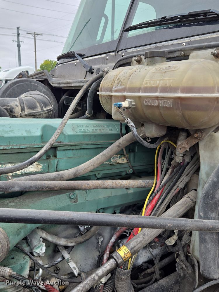 image for item EE8527 2003 Freightliner CST120 semi truck