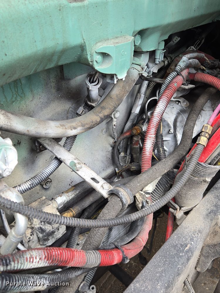 image for item EE8527 2003 Freightliner CST120 semi truck