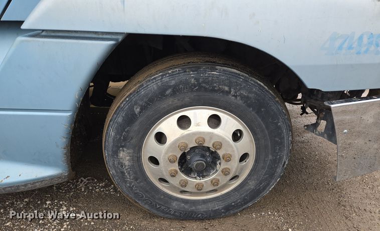 image for item EE8527 2003 Freightliner CST120 semi truck