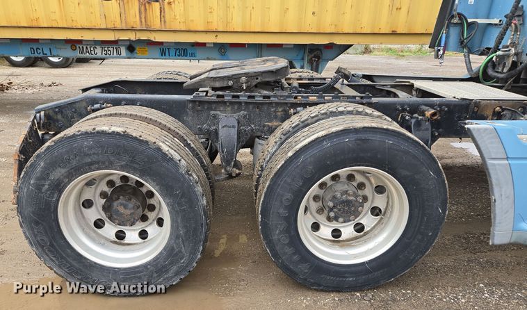 image for item EE8527 2003 Freightliner CST120 semi truck