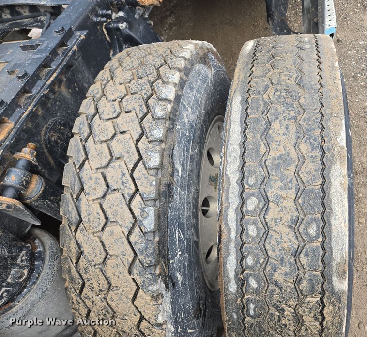 image for item EE8527 2003 Freightliner CST120 semi truck