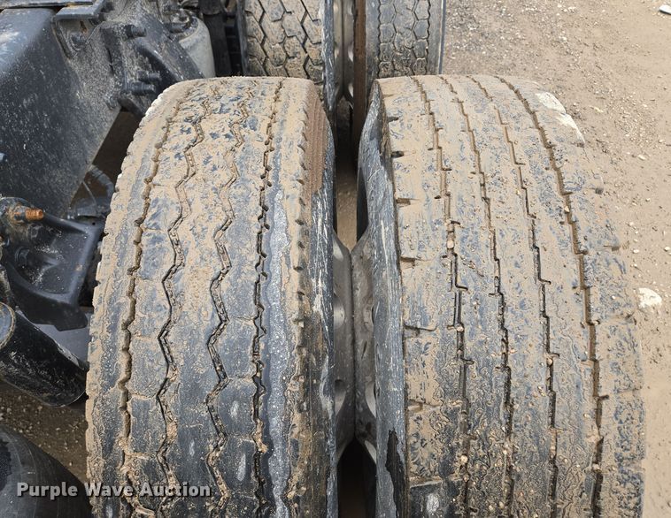 image for item EE8527 2003 Freightliner CST120 semi truck