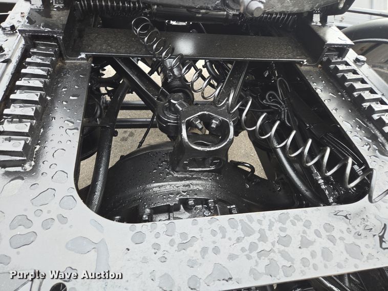 image for item EE8529 2013 Kenworth  T800 semi truck