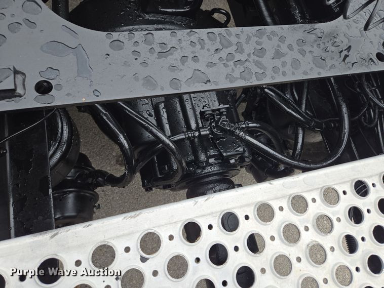 image for item EE8529 2013 Kenworth  T800 semi truck