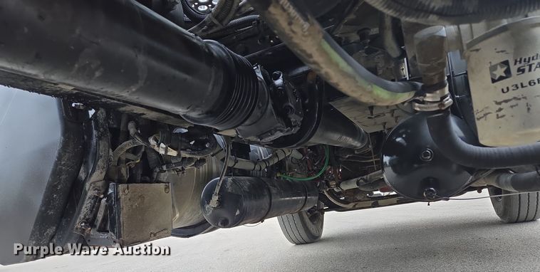 image for item EE8529 2013 Kenworth  T800 semi truck