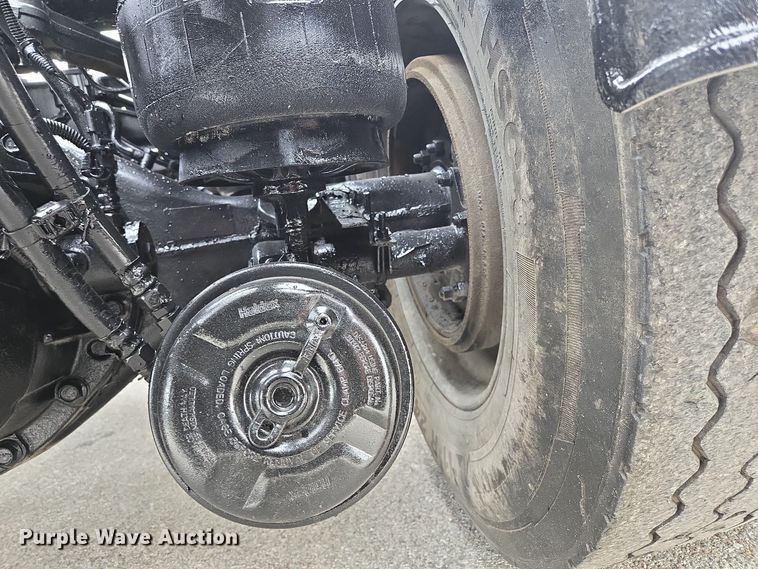 image for item EE8529 2013 Kenworth  T800 semi truck