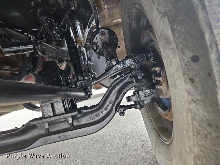 image for item EE8529 2013 Kenworth  T800 semi truck