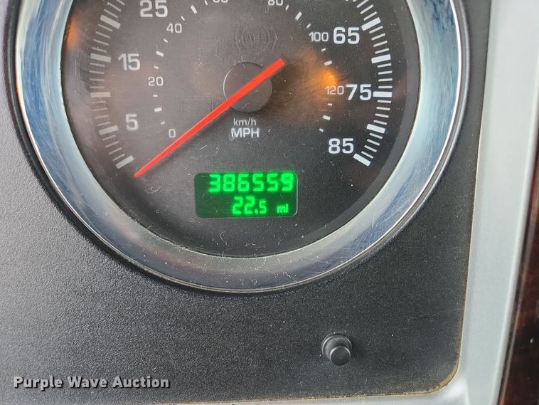 image for item EE8529 2013 Kenworth  T800 semi truck