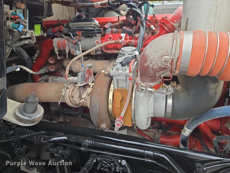 image for item EE8529 2013 Kenworth  T800 semi truck