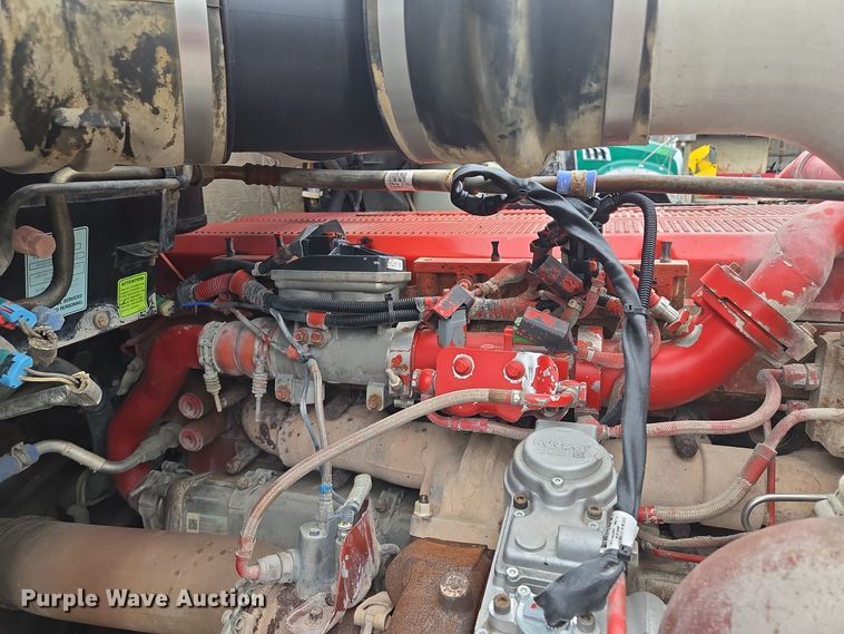 image for item EE8529 2013 Kenworth  T800 semi truck