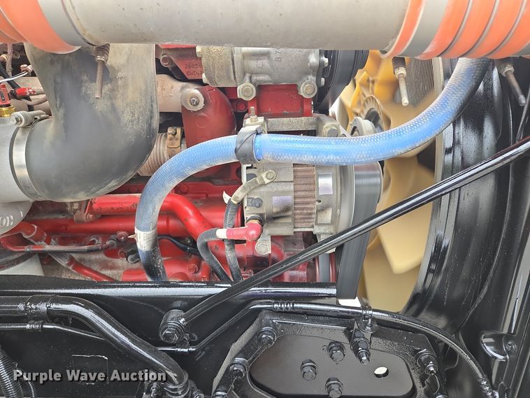 image for item EE8529 2013 Kenworth  T800 semi truck