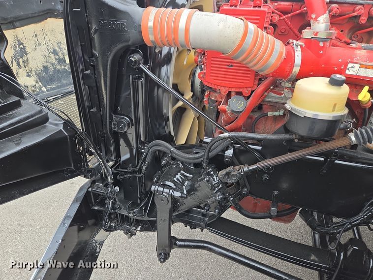 image for item EE8529 2013 Kenworth  T800 semi truck