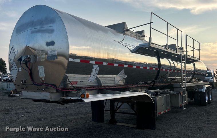 image for item EG1040 2015 Bulk Tank International tank trailer