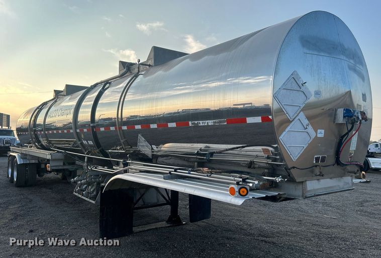 image for item EG1040 2015 Bulk Tank International tank trailer