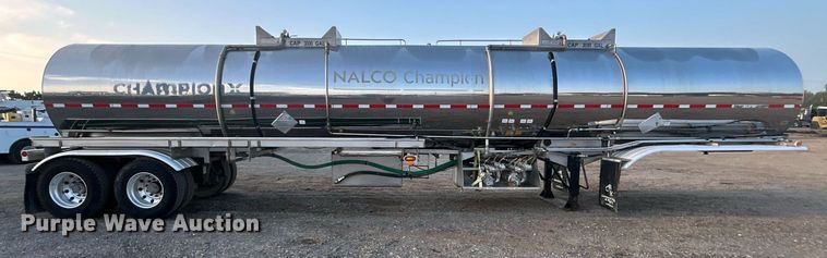 image for item EG1040 2015 Bulk Tank International tank trailer