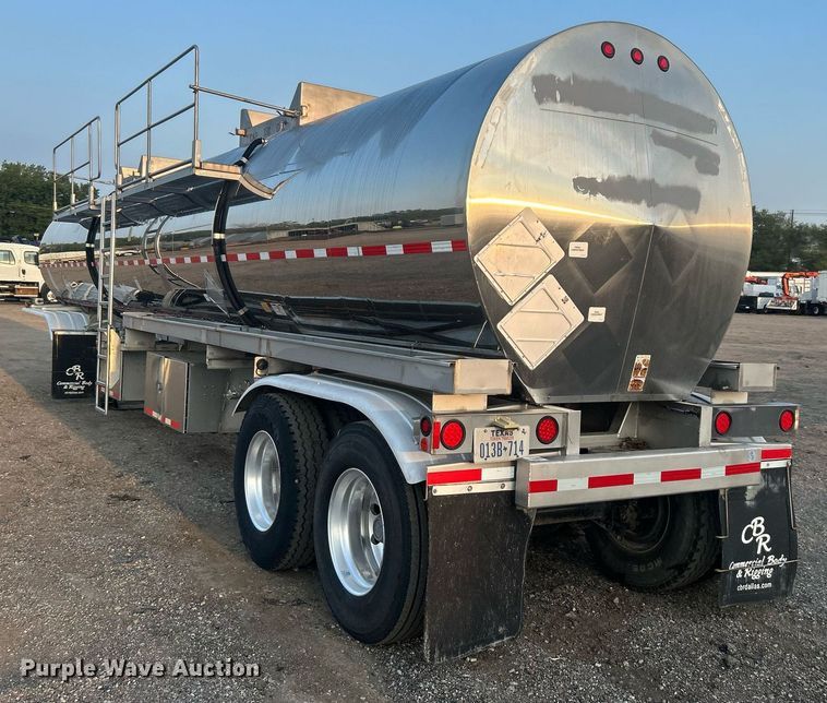 image for item EG1040 2015 Bulk Tank International tank trailer