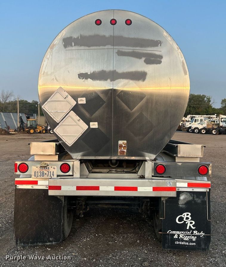 image for item EG1040 2015 Bulk Tank International tank trailer