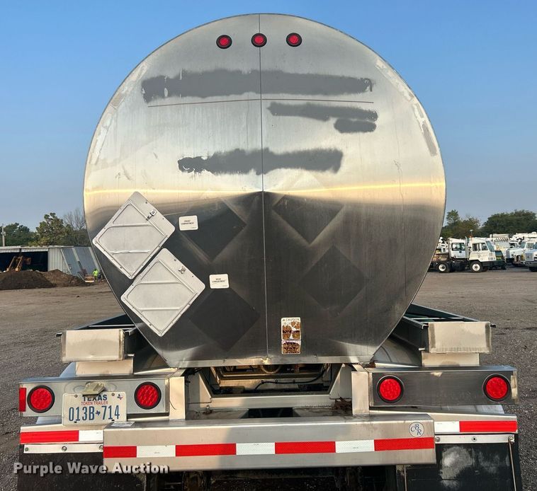 image for item EG1040 2015 Bulk Tank International tank trailer