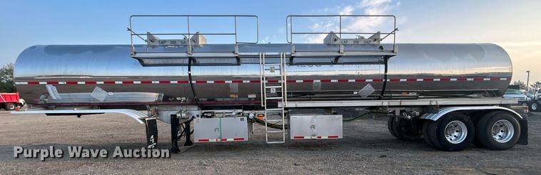 image for item EG1040 2015 Bulk Tank International tank trailer