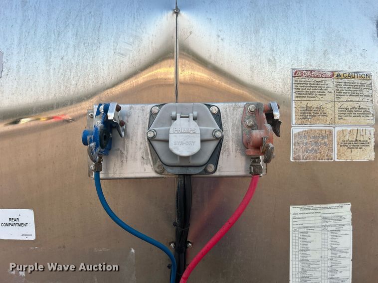 image for item EG1040 2015 Bulk Tank International tank trailer