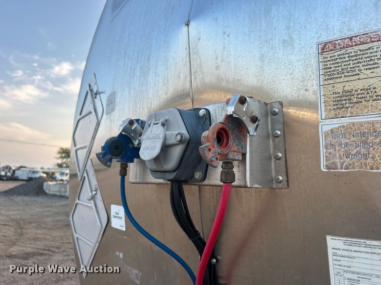 image for item EG1040 2015 Bulk Tank International tank trailer