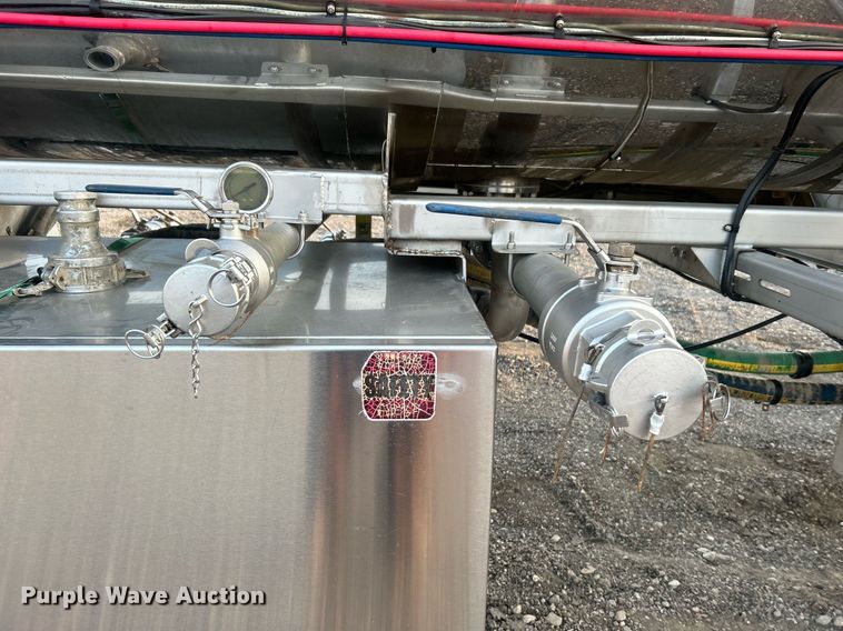 image for item EG1040 2015 Bulk Tank International tank trailer