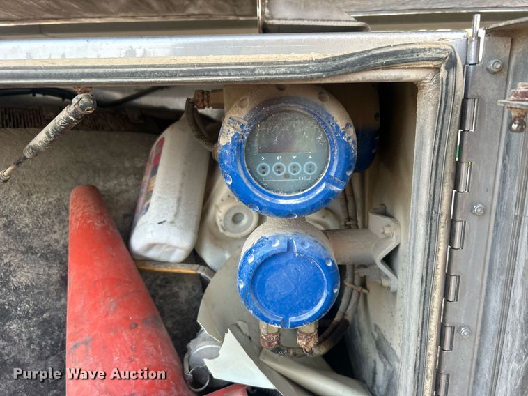 image for item EG1040 2015 Bulk Tank International tank trailer