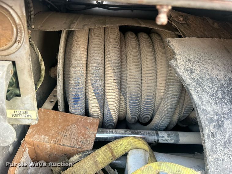 image for item EG1040 2015 Bulk Tank International tank trailer