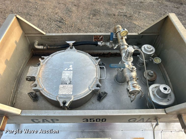 image for item EG1040 2015 Bulk Tank International tank trailer