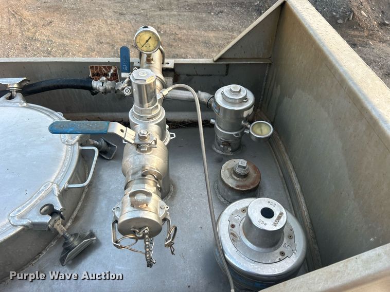 image for item EG1040 2015 Bulk Tank International tank trailer