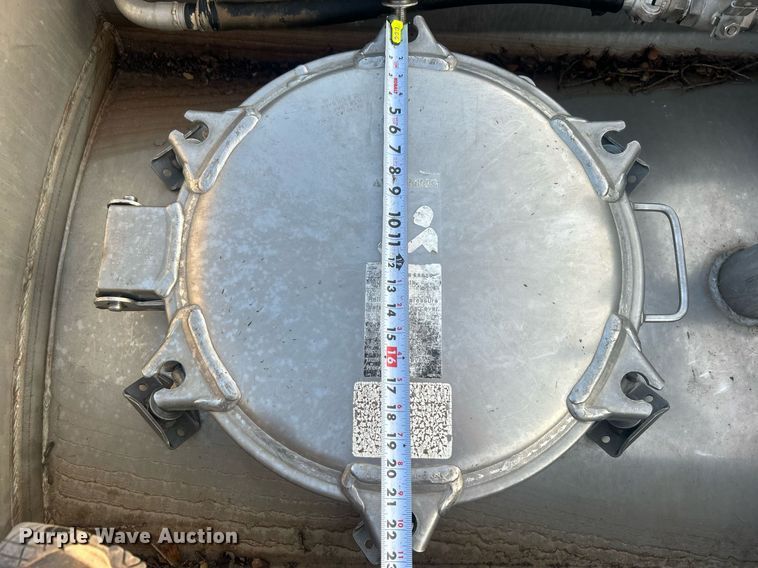 image for item EG1040 2015 Bulk Tank International tank trailer