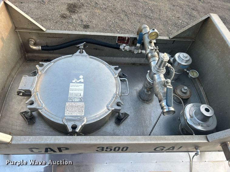 image for item EG1040 2015 Bulk Tank International tank trailer