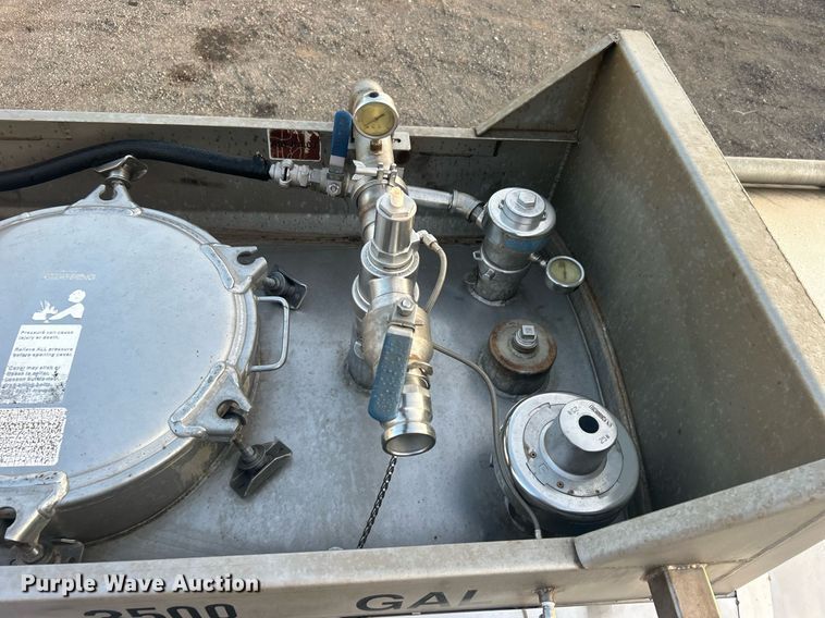 image for item EG1040 2015 Bulk Tank International tank trailer