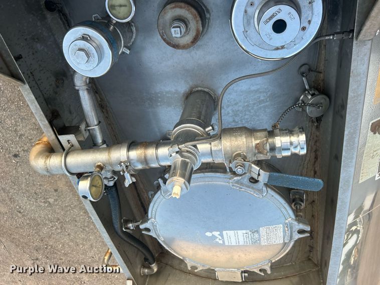 image for item EG1040 2015 Bulk Tank International tank trailer