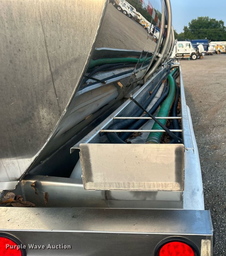 image for item EG1040 2015 Bulk Tank International tank trailer