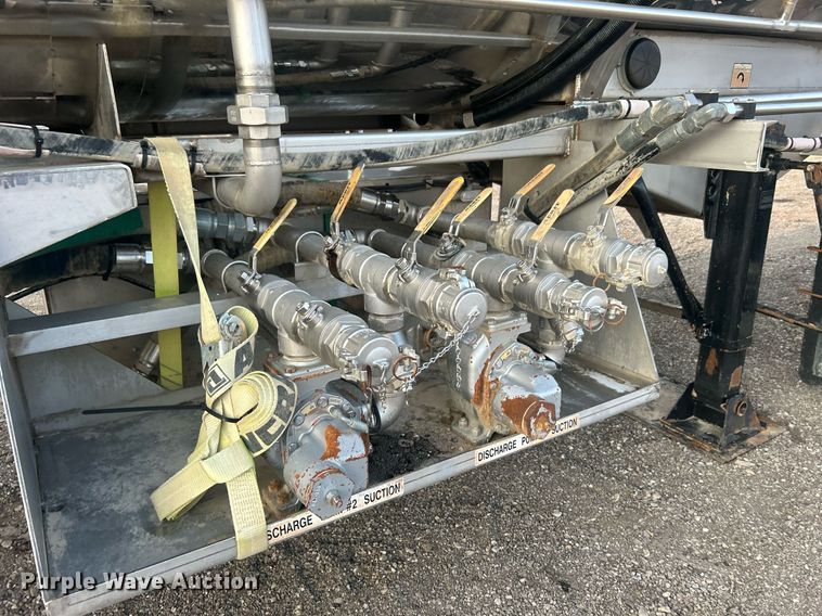 image for item EG1040 2015 Bulk Tank International tank trailer