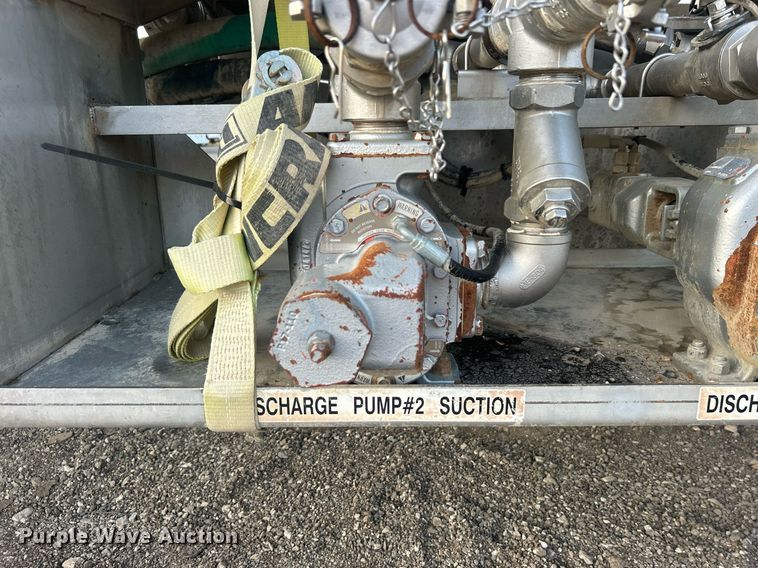 image for item EG1040 2015 Bulk Tank International tank trailer