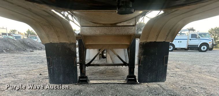 image for item EG1040 2015 Bulk Tank International tank trailer