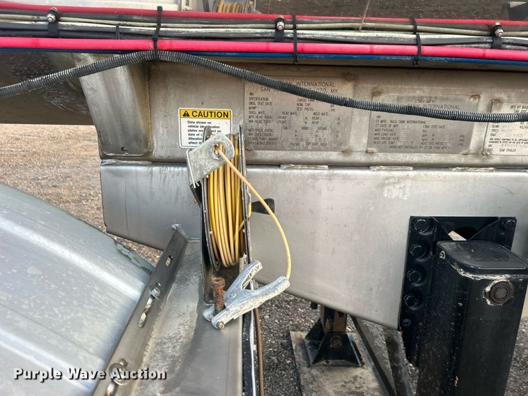 image for item EG1040 2015 Bulk Tank International tank trailer