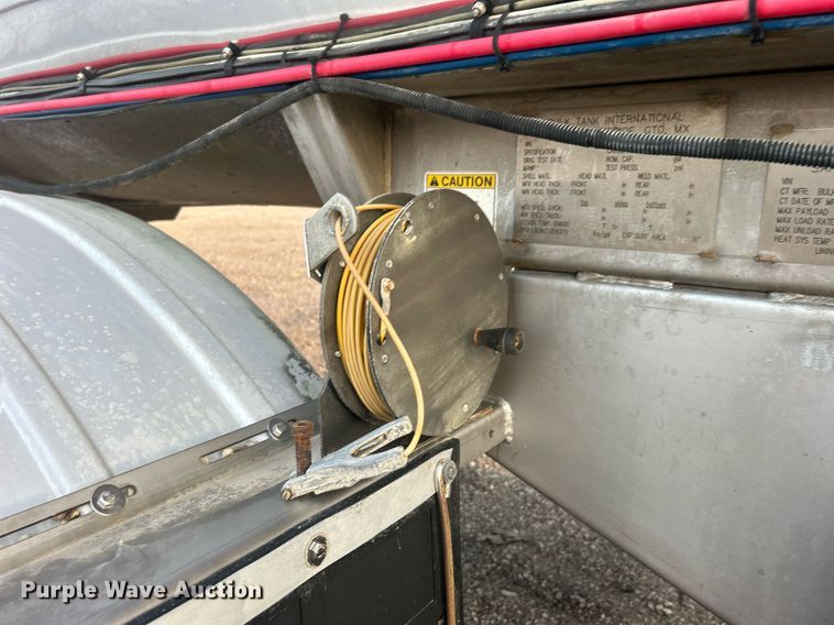 image for item EG1040 2015 Bulk Tank International tank trailer