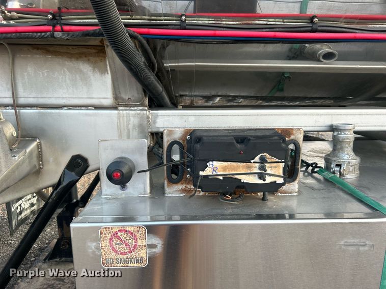 image for item EG1040 2015 Bulk Tank International tank trailer