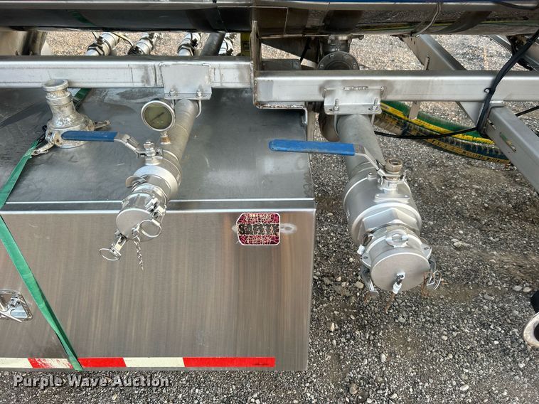 image for item EG1040 2015 Bulk Tank International tank trailer