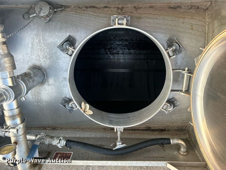 image for item EG1040 2015 Bulk Tank International tank trailer