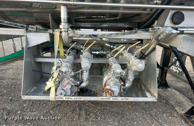 image for item EG1040 2015 Bulk Tank International tank trailer