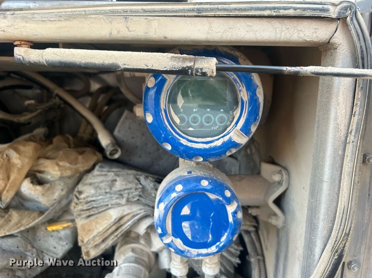 image for item EG1040 2015 Bulk Tank International tank trailer