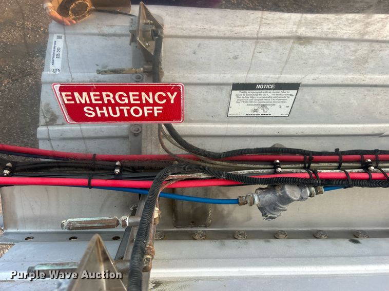 image for item EG1040 2015 Bulk Tank International tank trailer