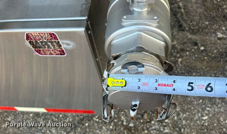 image for item EG1040 2015 Bulk Tank International tank trailer